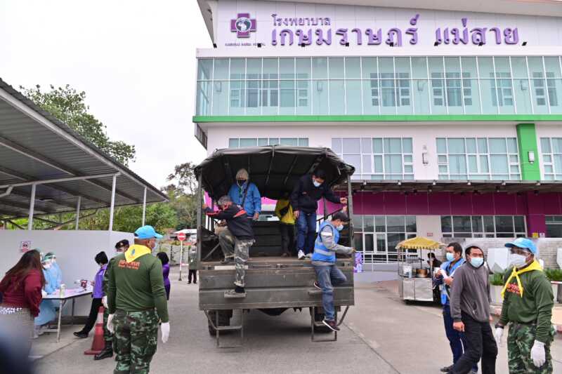 ด่านชายแดนแม่สายเข้มรถสินค้าไทยไม่มีใบตรวจโควิดห้ามผ่านเข้าพม่า