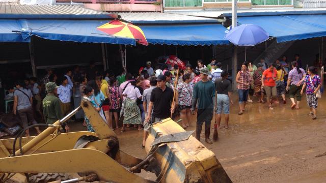 ตลาดสมชายจอย