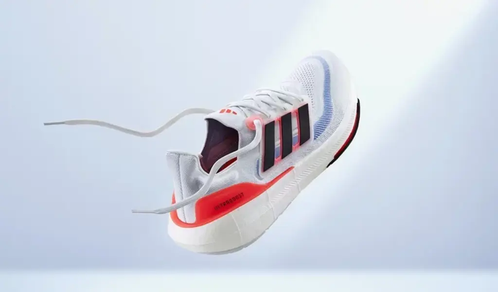 อาดิดาสเปิดตัวรองเท้าผ้าใบสำหรับใส่วิ่งแบบ Ultra Boost ที่มีน้ำหนักเบา