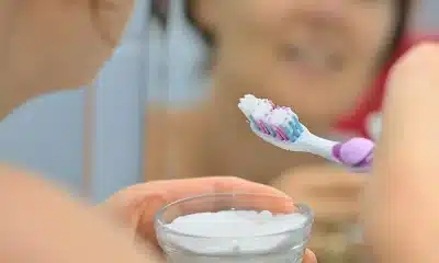 ผงฟูในยาสีฟันสามารถปรับปรุงสุขภาพช่องปากของคุณได้อย่างไร