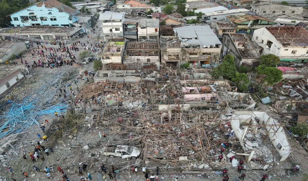 โกดังเก็บพลุะเบิด ดับ 12 ศพ เสียหาย 292 หลังคาเรือน
