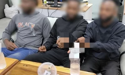 ตำรวจจับกุมชายชาวแอฟริกัน 3 คนฐานลักลอบขนโคเคน 5.4 กิโลกรัม