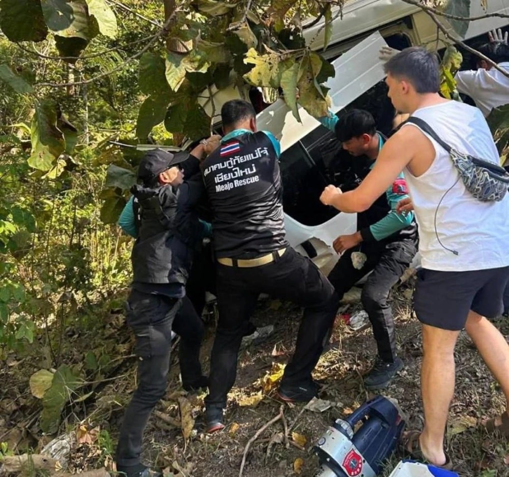 นักท่องเที่ยว 7 คนได้รับบาดเจ็บจากอุบัติเหตุรถตู้โดยสารชนกันในจังหวัดเชียงใหม่
