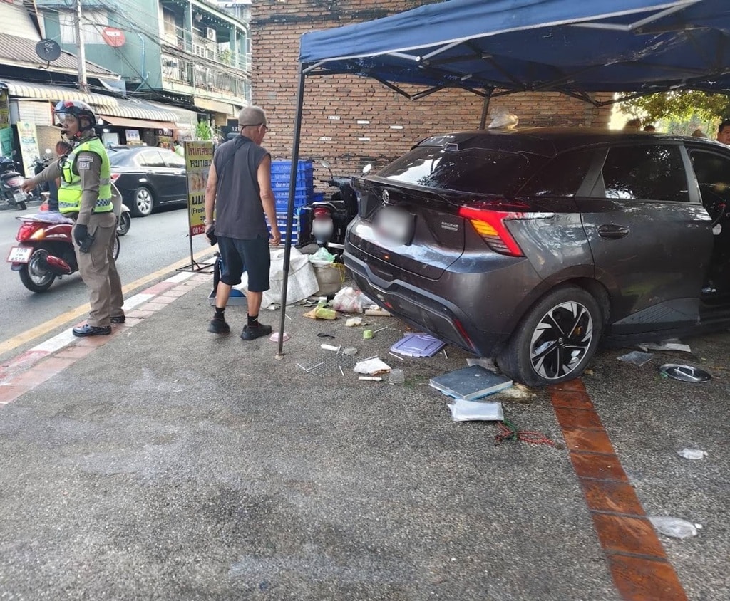 มีผู้ได้รับบาดเจ็บสาหัส 2 ราย หลังรถ แกร็บ