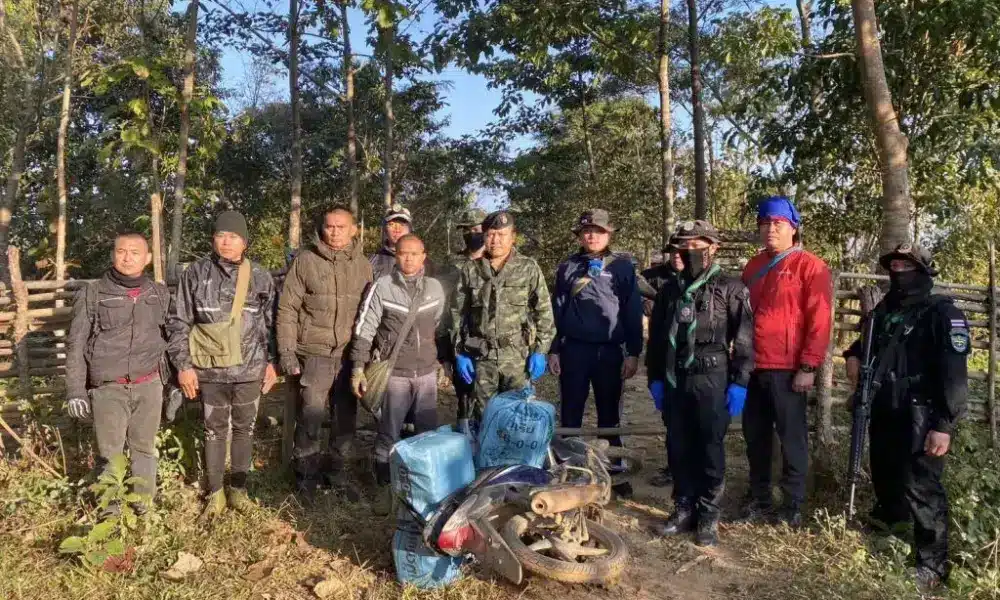 ทหารเชียงรายสกัดรถจักรยานยนต์บรรทุกยาบ้า 600,000 เม็ด ที่แม่ฟ้าหลวง