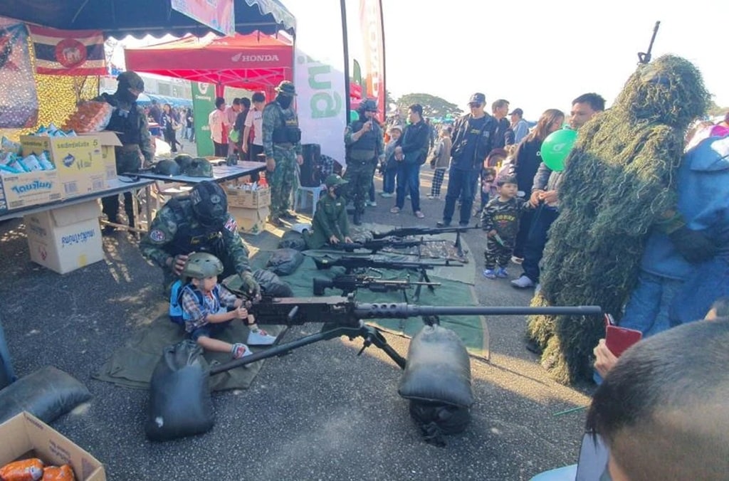 งานวันเด็กจังหวัดเชียงรายที่จัดขึ้น ณ ฐานทัพอากาศ 416 ดึงดูดผู้คนจำนวนมาก