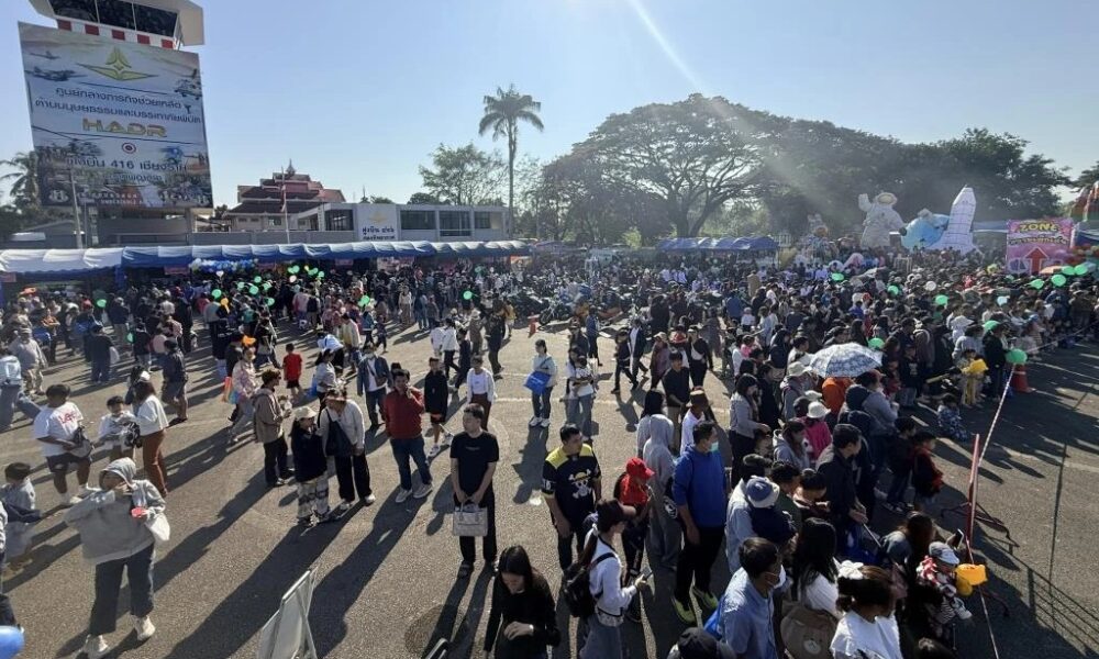 งานวันเด็กจังหวัดเชียงรายที่จัดขึ้น ณ ฐานทัพอากาศ 416 ดึงดูดผู้คนจำนวนมาก