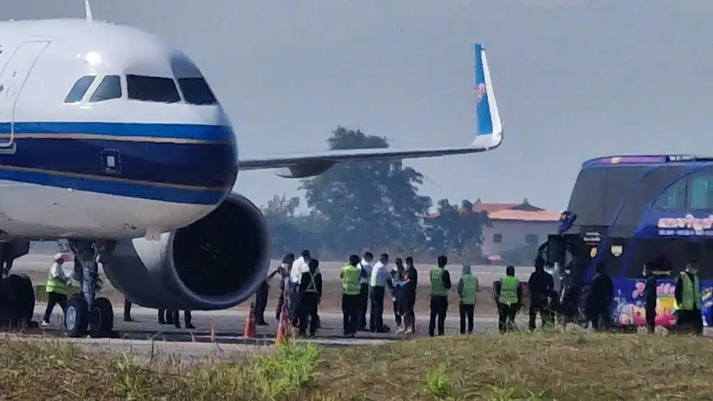 ไทยเนรเทศชาวจีน 300 คนจากคอลเซ็นเตอร์หลอกลวงชาวเมียนมาร์