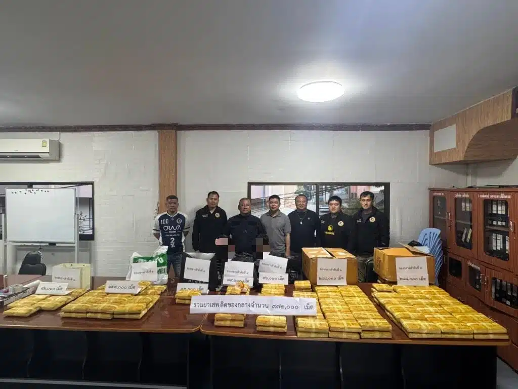 จับสามีภรรยาคู่ที่แม่สาย เชียงราย พร้อมยาบ้า 975,000 เม็ด