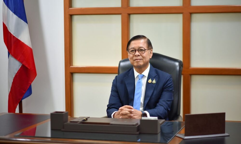 รัฐมนตรีต่างประเทศชี้แจงว่า สหรัฐฯ ได้ระงับการดำเนินการขอวีซ่าผู้อพยพเป็นการชั่วคราว