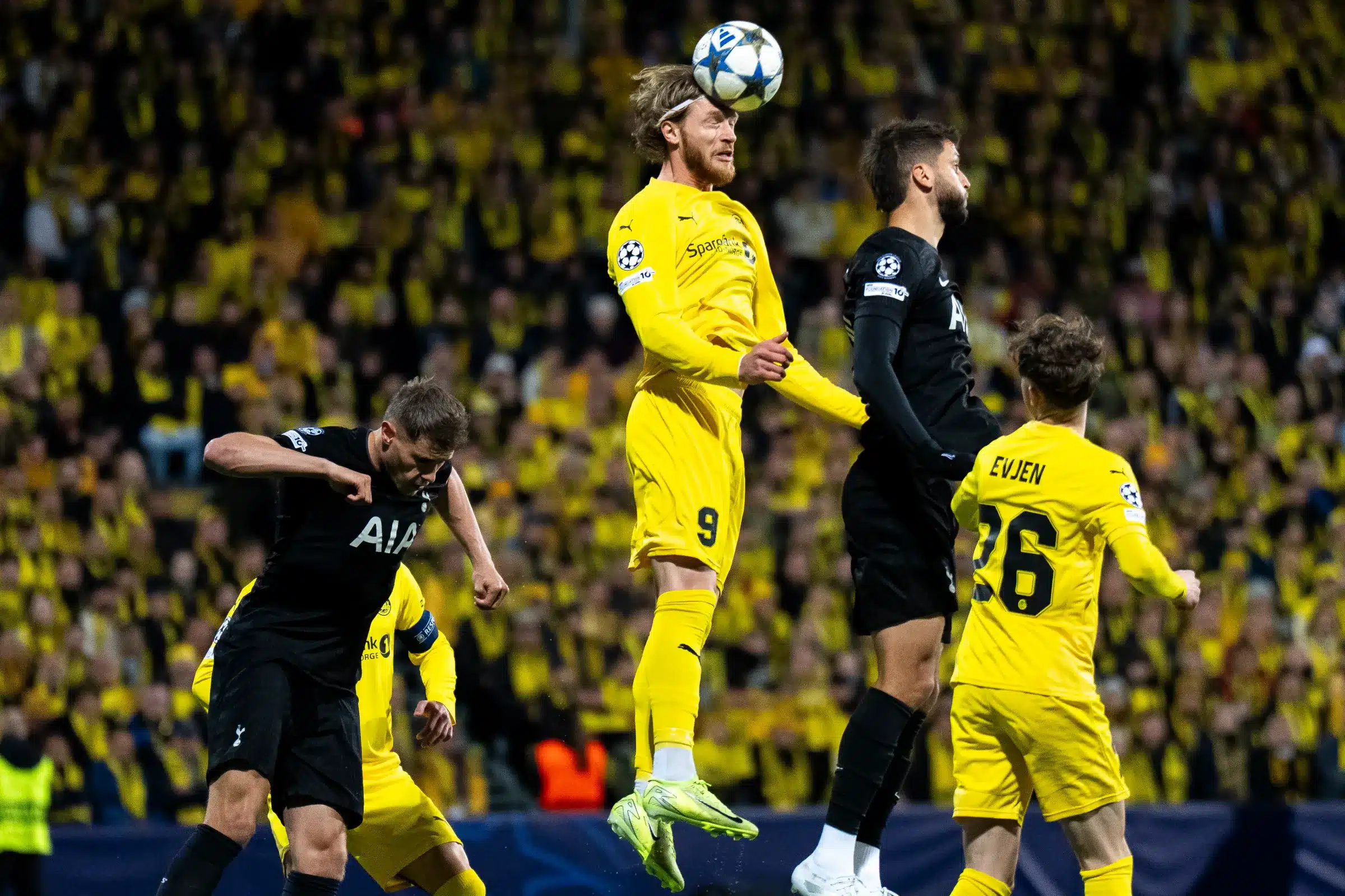 สเปอร์สเก็บชัยสำคัญในแชมเปียนส์ลีก ชนะดอร์ทมุนด์ 2-0