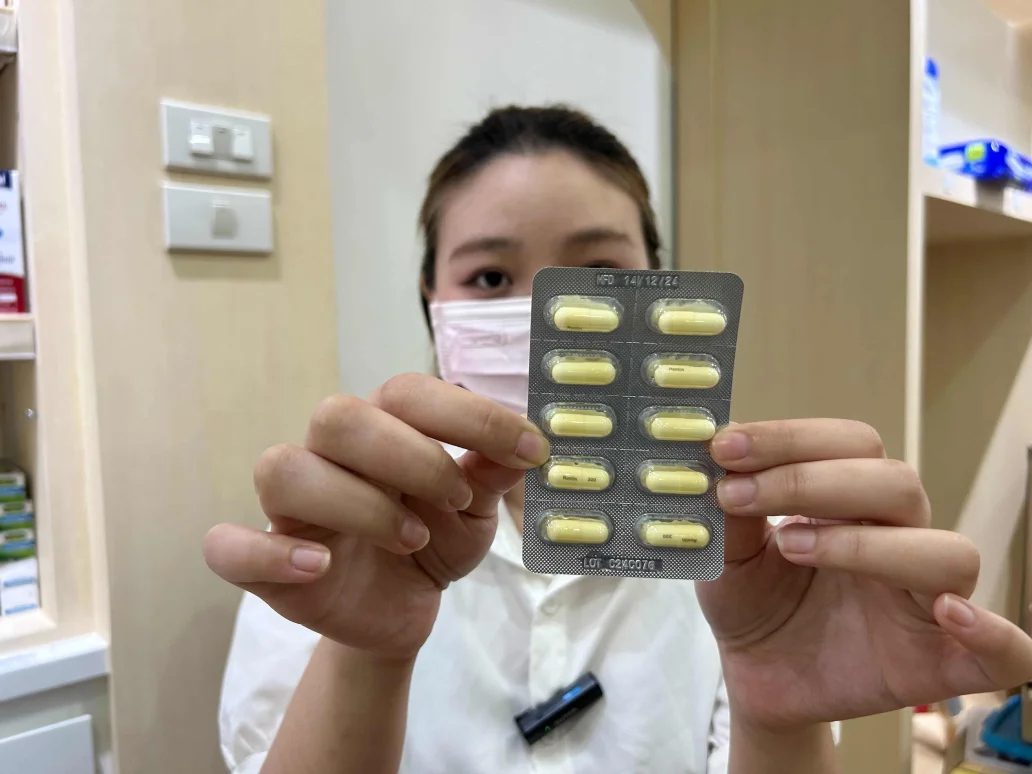 ตำรวจเชียงรายจับกุมชาวต่างชาติฐานกระทำการอนาจารและข่มขู่เภสัชกร