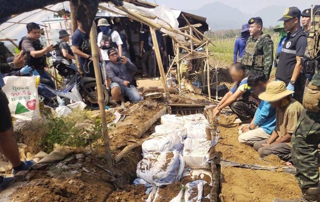 ทหารในจังหวัดเชียงรายยึดยาบ้า 6 ล้านเม็ดที่ฝังไว้ในนาข้าว