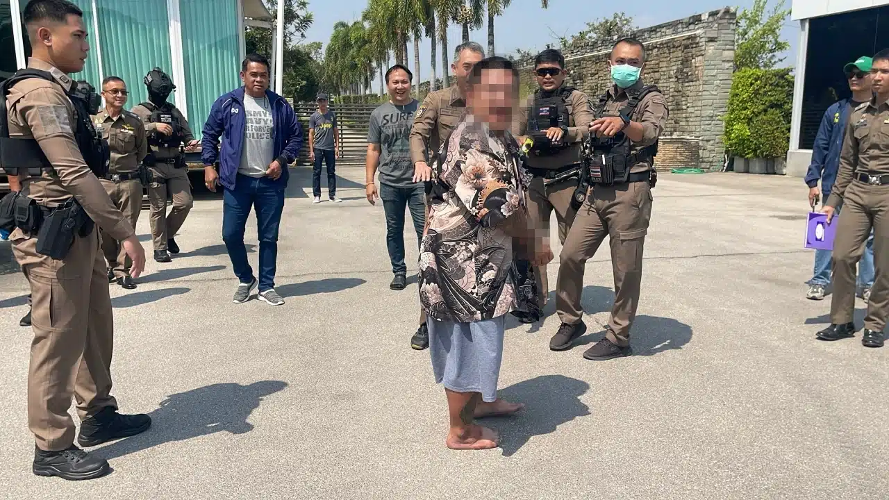 ชายคนหนึ่งที่ยิงปืน 4 นัดใส่บ้านนักการเมืองอ้างว่าถูกผีสิง