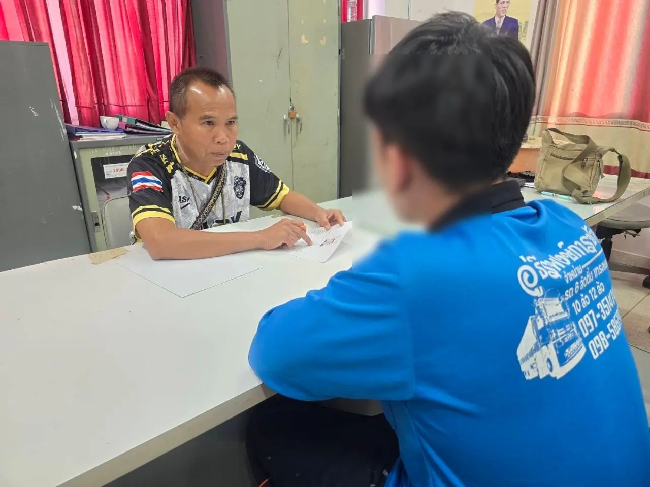 ชายอายุ 19 ปีถูกจับกุมในข้อหาวางแผนเซอร์ไพรส์แฟนสาวด้วย "ระเบิดมือ" ในวันวาเลนไทน์