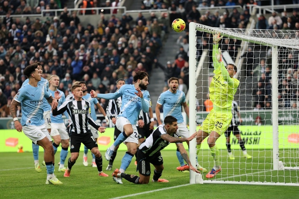 แมนเชสเตอร์ ซิตี้ เฉือนนิวคาสเซิล 2-1