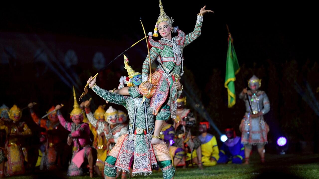 โรงแรมสิงห์ปาร์คเชียงรายจัดแสดงโขนกลางแจ้ง โดยมีนักแสดงเยาวชนท้องถิ่นกว่า 200 คน