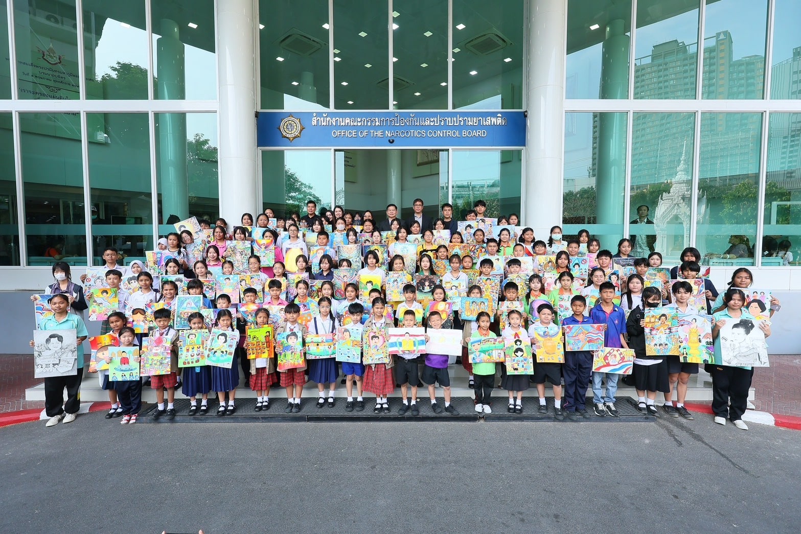 เยาวชนทั่วประเทศร่วมใจกันสร้างสรรค์งานศิลปะเพื่อต่อต้านยาเสพติด