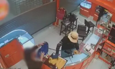 ร้านทองถูกปล้น