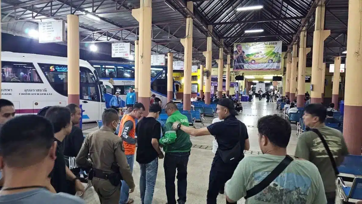 ตำรวจจับกุมเด็กชายอายุ 15 ปี ที่ถูกล่อลวงทางออนไลน์ให้ไปปล้นร้านขายทอง