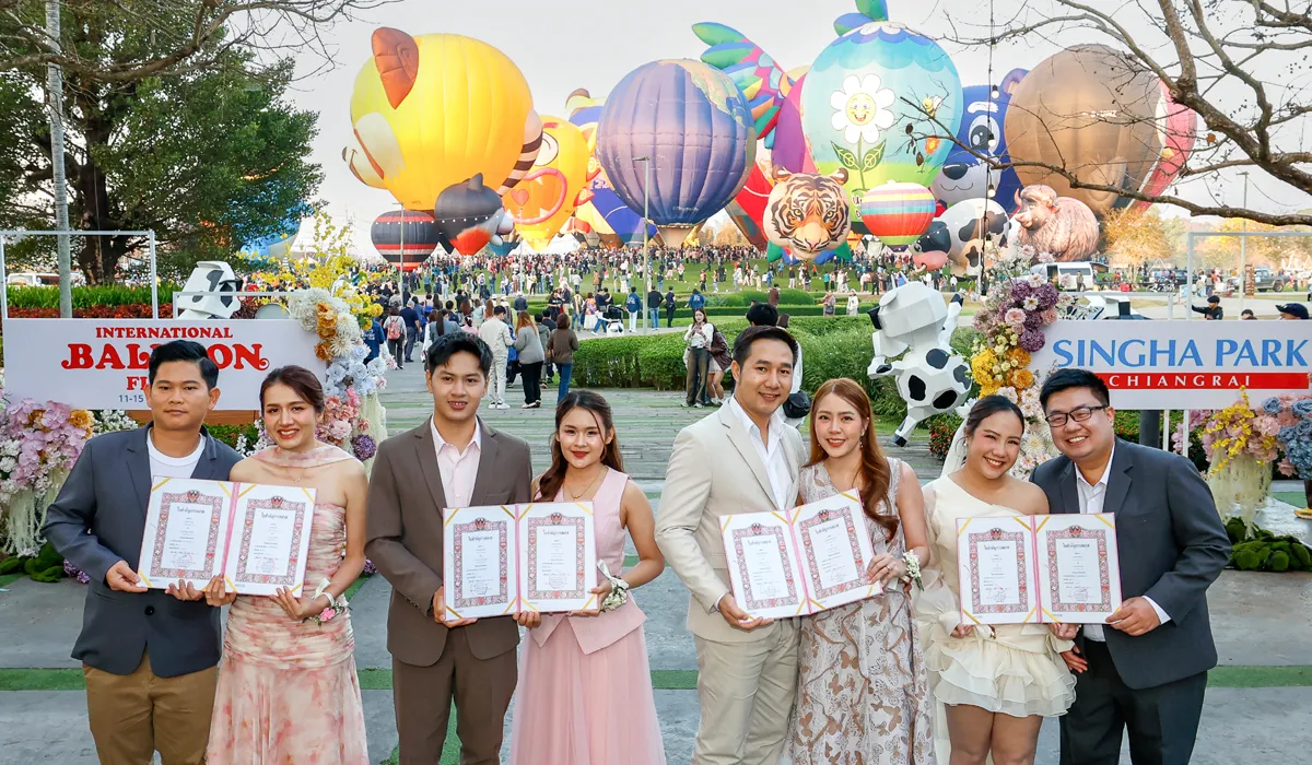 14 คู่รักเติมหวานวันวาเลนไทน์ กับกิจกรรม "บอลลูนเลิฟ จดทะเบียนสมรส บอกรักบนฟ้า"