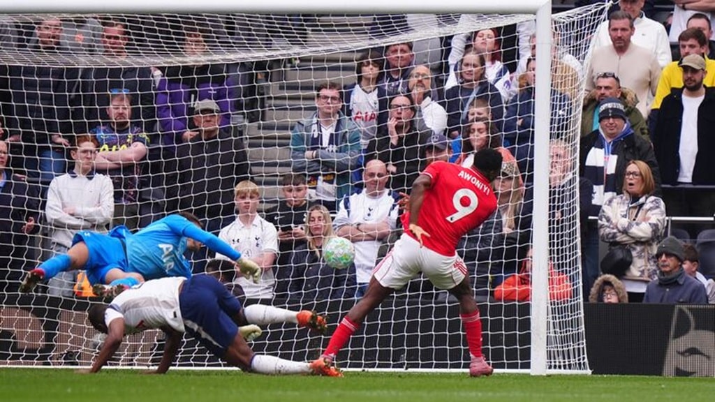 นอตติงแฮม ฟอเรสต์ ถล่มท็อตแนม 3-0