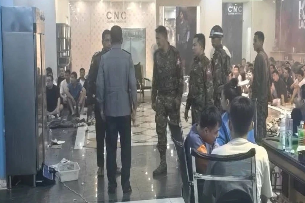 โรงแรมทาชีเลกถูกบุกค้น