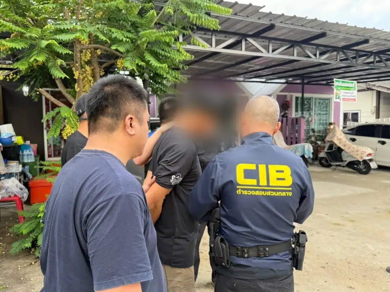 ตำรวจ CIB จับกุมชายที่พยายามยิงอดีตภรรยาที่ศีรษะในภาคกลางของประเทศไทย