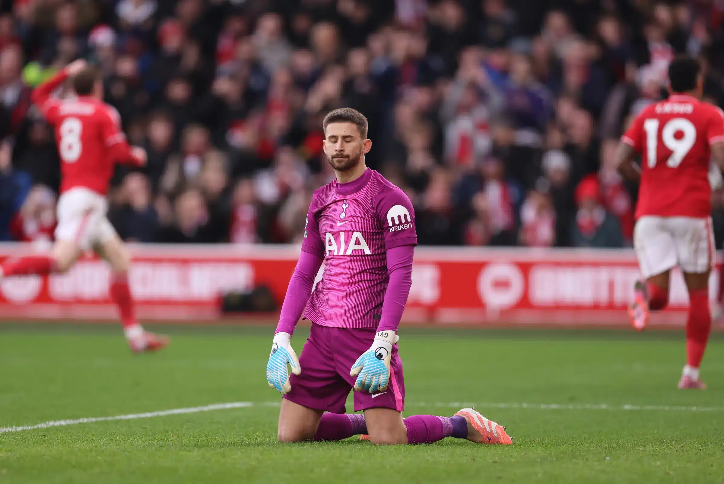 นอตติงแฮม ฟอเรสต์ ถล่มท็อตแนม 3-0