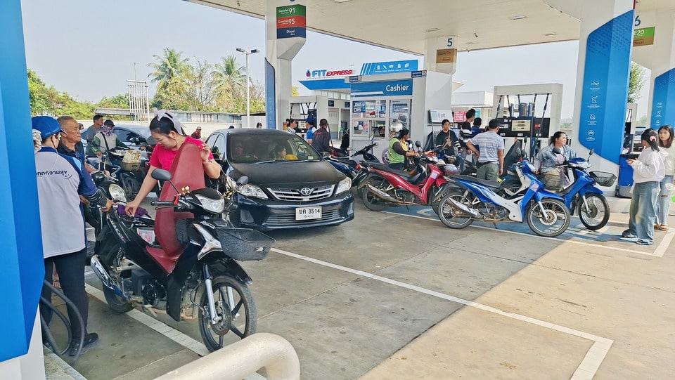 ปั๊มน้ำมันในจังหวัดเชียงรายน้ำมันดีเซลและน้ำมันเบนซิน 95 หมด