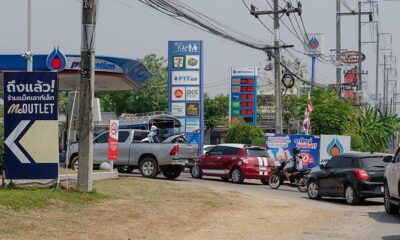 สถานการณ์น้ำมันขาดแคลนในจังหวัดเชียงรายกำลังทวีความรุนแรงขึ้น ผู้ขับขี่รถยนต์ต้องต่อแถวรอเป็นเวลานานหลายชั่วโมง