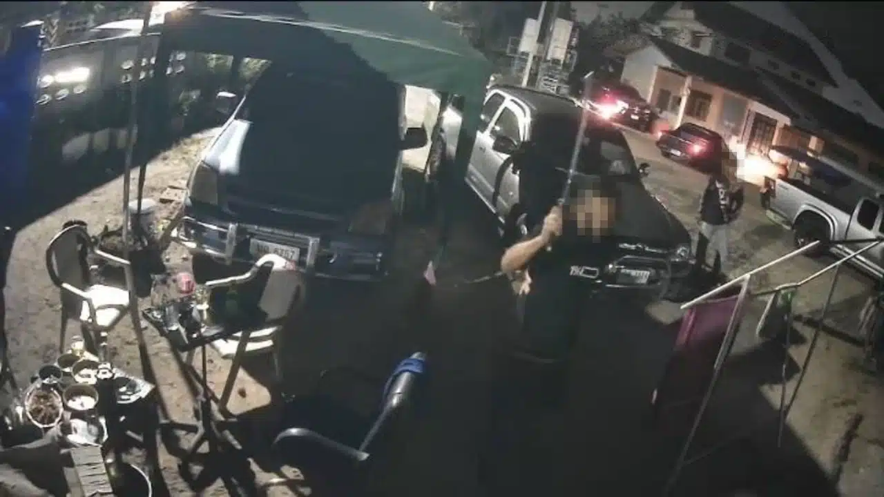 ชายคนหนึ่งใช้ดาบซามูไรทำร้ายช่างซ่อมรถจักรยานยนต์ เนื่องจากเบรกเสีย