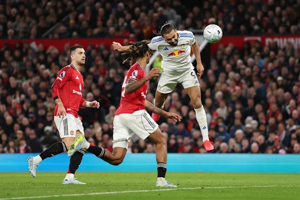 ลีดส์ ยูไนเต็ด บุกสยบ แมนเชสเตอร์ ยูไนเต็ด 2-1