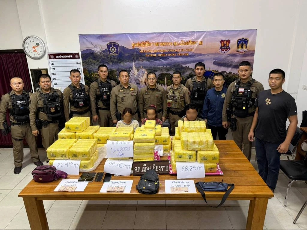 ตร.เชียงรายสกัดกระบะขนยาบ้า 1.6 ล้านเม็ด พบพิรุธจอดมืดข้างทางก่อนถึงด่าน