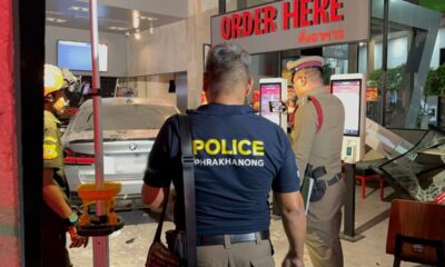 รถ BMW พุ่งชนร้าน KFC ในกรุงเทพฯ