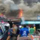 ระทึกไฟไหม้ใหญ่ใจกลางเมืองปากน้ำโพ วอดตลาดเก่า "ตรอกลิเก" เสียหายกว่า 30 หลัง ชาวบ้านหนีตายอลหม่าน