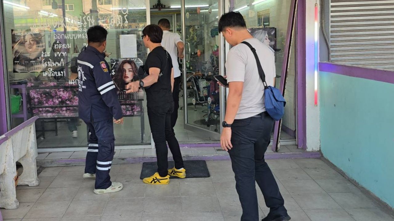 ตำรวจกำลังสอบสวนหลังชายวัย 26 ปีถูกทำร้ายจนเสียชีวิตในร้านตัดผม