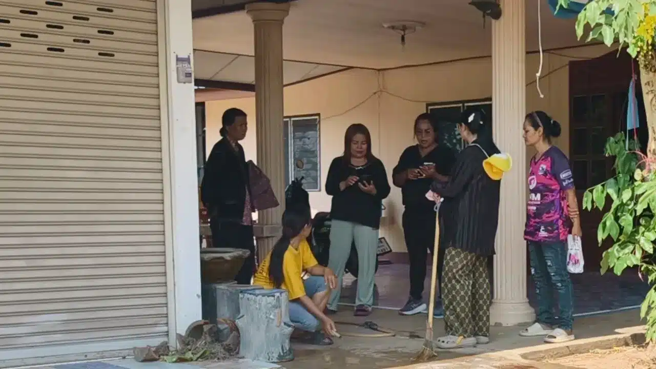 สลดรับสงกรานต์! ลูกชายหลอนหนักอ้างเห็น "บริวาร" เต็มบ้าน คว้ามีดฟันแม่ดับก่อนกราบศพ