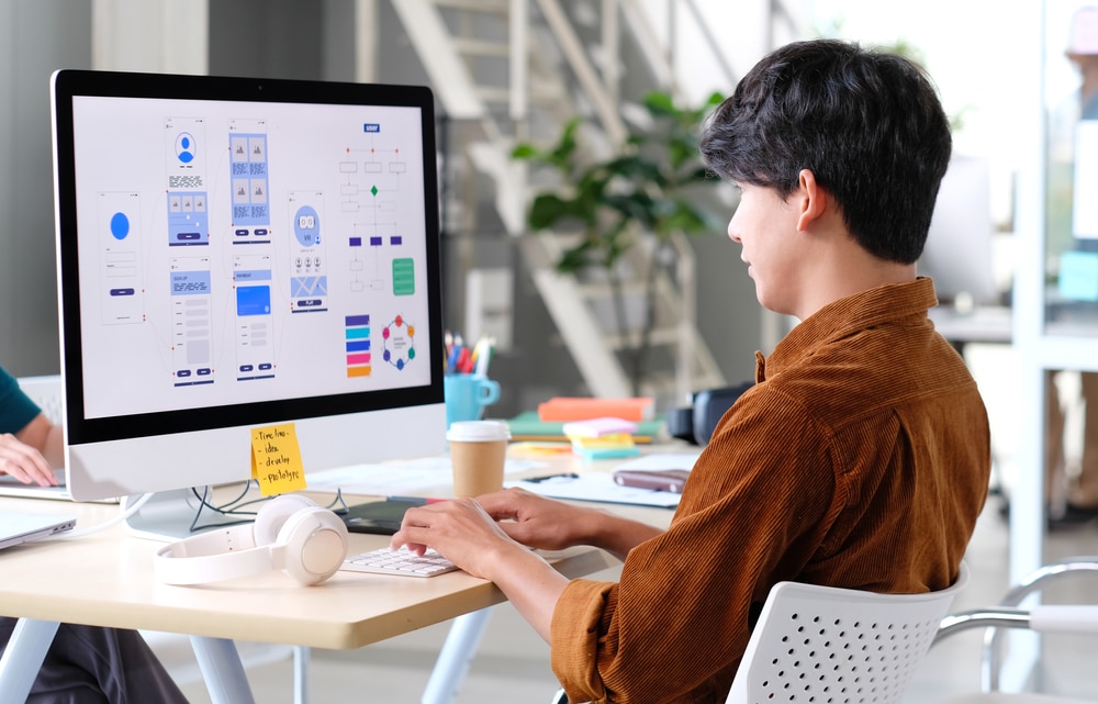 เปิดเบื้องหลัง: ทำไม "หน้าตาและการใช้งานแอปฯ" (UX/UI) ถึงกลายเป็นอาวุธลับชี้เป็นชี้ตายของธุรกิจไทยยุคนี้