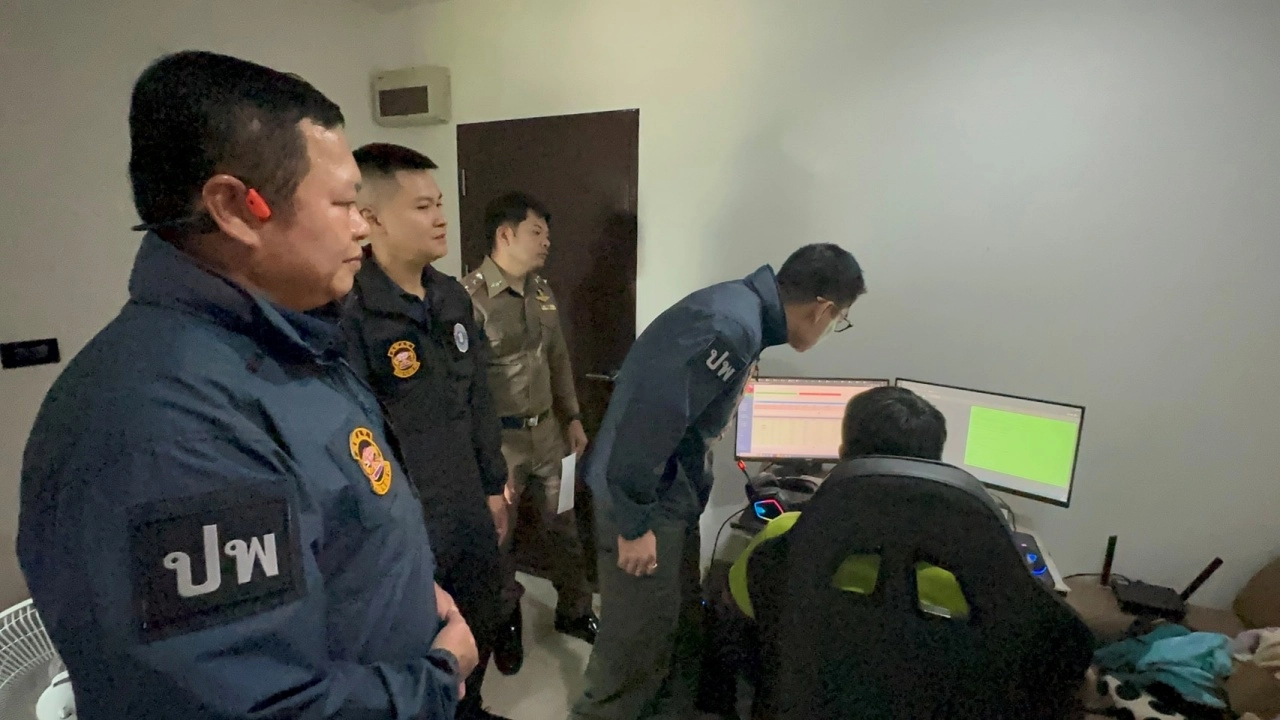 ตำรวจบุกเข้าจับกุมเครือข่ายพนันออนไลน์ขนาดใหญ่ และจับกุมผู้ดูแลระบบ 3 รายของเครือข่ายที่มีมูลค่าการซื้อขาย 564 ล้านบาท