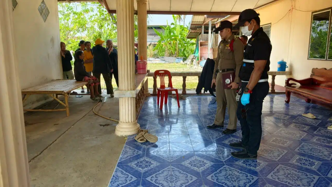 สลดรับสงกรานต์! ลูกชายหลอนหนักอ้างเห็น "บริวาร" เต็มบ้าน คว้ามีดฟันแม่ดับก่อนกราบศพ