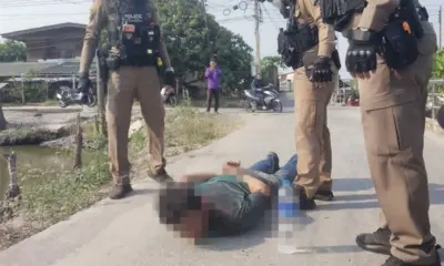 ตำรวจจับกุมชายคนหนึ่งฐานแทงพ่อเสียชีวิต เนื่องจากพ่อปฏิเสธที่จะให้เงินค่าเครื่องดื่มแอลกอฮอล์