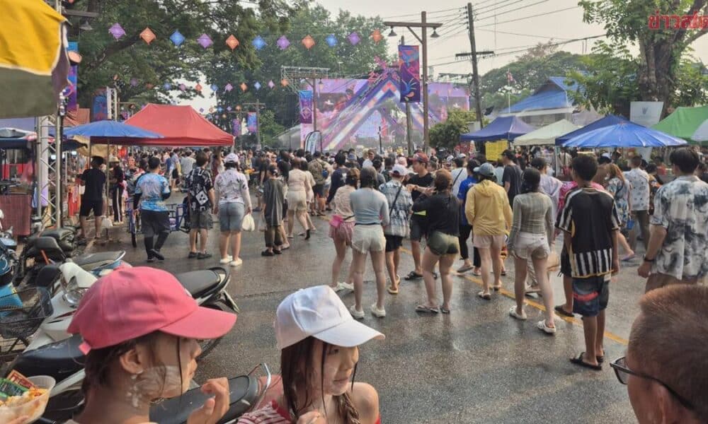 สะพัดริมโขง! สงกรานต์ 3 แผ่นดิน เชียงแสนคึกคัก นักท่องเที่ยวแห่เล่นน้ำเนืองแน่นรับปีใหม่ไทย