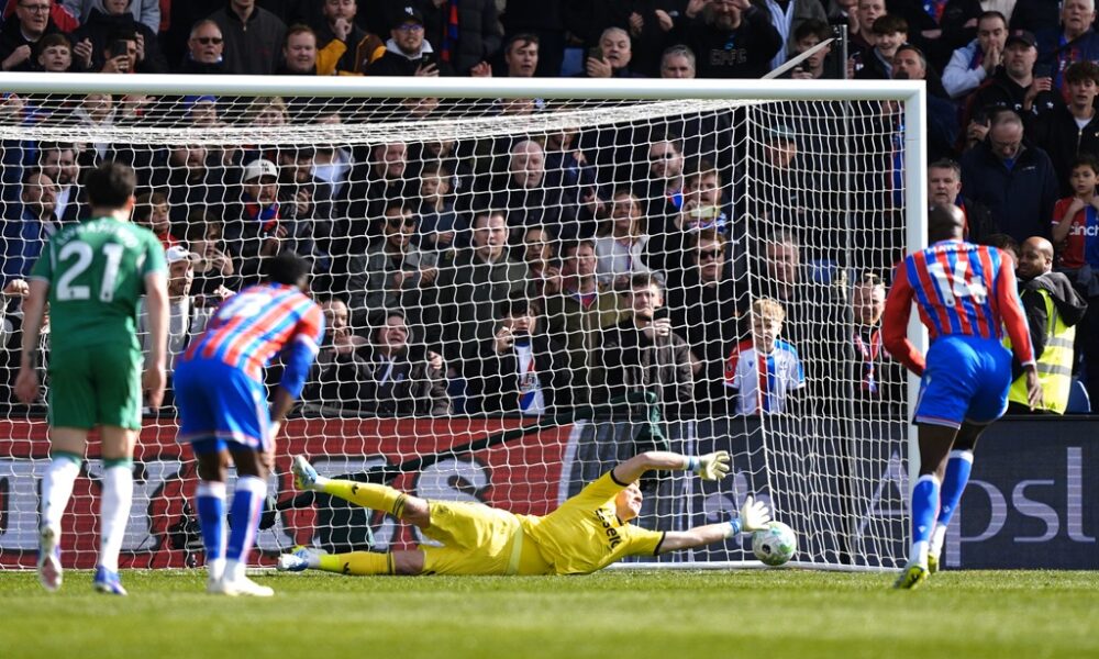 คริสตัล พาเลซ พลิกนรกแซงชนะ นิวคาสเซิล 2-1 คาสนามเซลเฮิสต์พาร์ก
