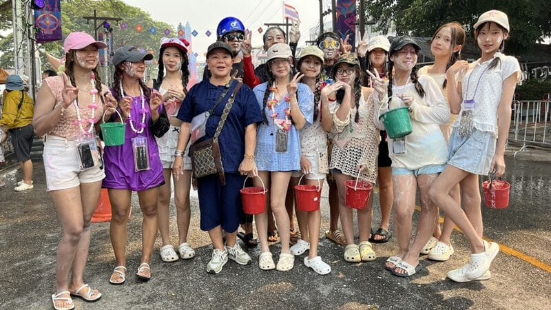 สะพัดริมโขง! สงกรานต์ 3 แผ่นดิน เชียงแสนคึกคัก นักท่องเที่ยวแห่เล่นน้ำเนืองแน่นรับปีใหม่ไทย