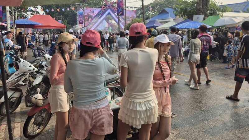 สะพัดริมโขง! สงกรานต์ 3 แผ่นดิน เชียงแสนคึกคัก นักท่องเที่ยวแห่เล่นน้ำเนืองแน่นรับปีใหม่ไทย