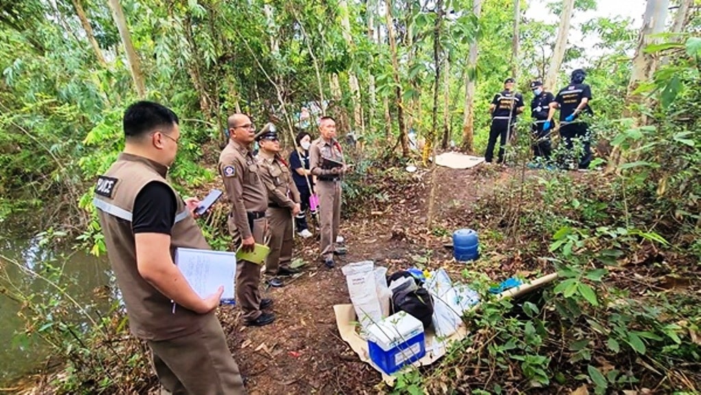 ตำรวจกำลังสอบสวนหลังจากพบศพหญิงอายุ 37 ปีถูกยิงเสียชีวิตในที่พักชั่วคราวในป่า