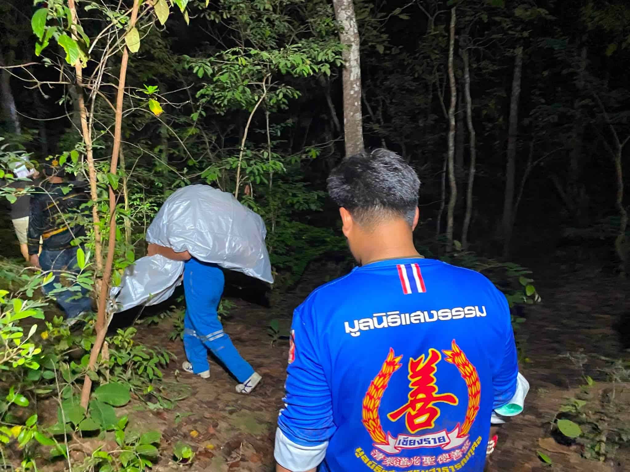 พบศพหญิงคนหนึ่งในป่าจังหวัดเชียงราย โดยศีรษะกระโหลกศีรษะแตก ตำรวจกำลังเร่งตรวจสอบสาเหตุการเสียชีวิต