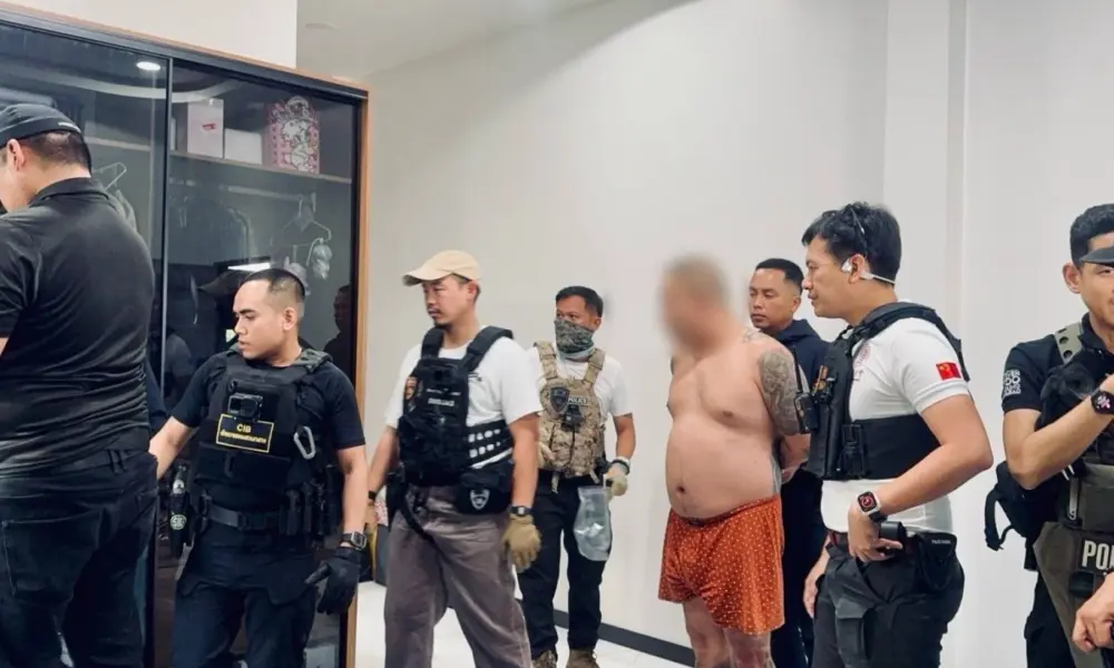 ตำรวจบุกเข้ายึดแหล่งซ่อนตัวของแก๊งมาเฟียจีนในพัทยา! จับกุมผู้ต้องหาได้ 4 ราย
