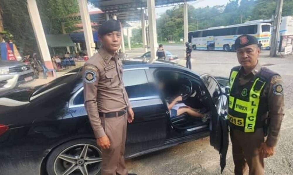 จับกุมสาวขับเบนซ์หรูสวมทะเบียนปลอมที่เชียงราย อ้างแฟนหนุ่มให้มาใช้
